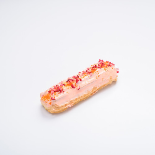 Эклер апельсиновый с брусникой